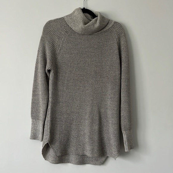 Grey turtleneck sweater - Picture 1 of 3
